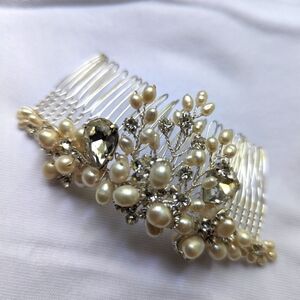 Bridal floral comb with pearls